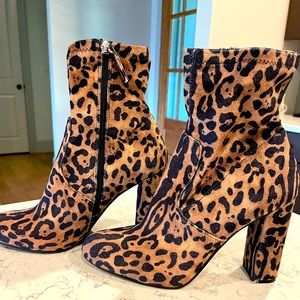 CLEARING OUT MY CLOSET! STEVE MADDEN boots - size 8M.
